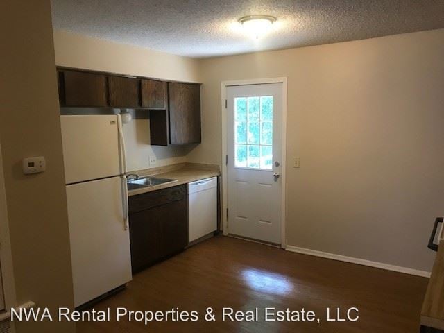 Building Photo - 625 N Betty Jo Dr