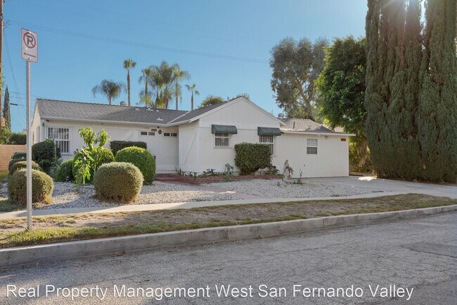 Foto del edificio - 4 br, 2 bath House - 17144 Burton St.