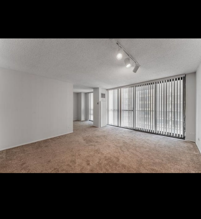Building Photo - 10 E Ontario St