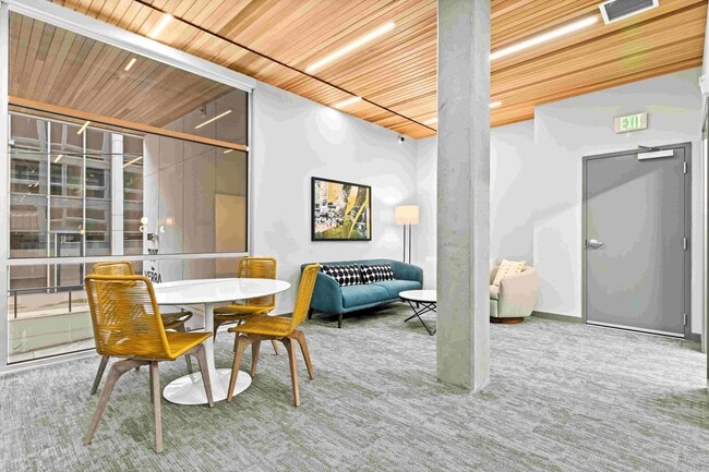 Building Photo - mn215