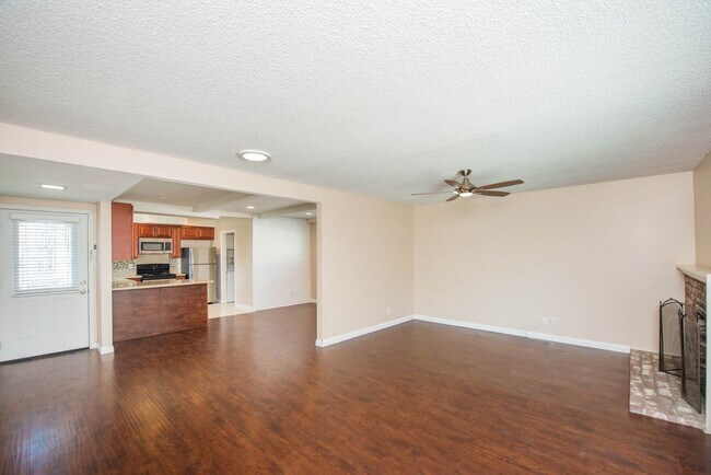 Foto del edificio - Single Family Stunner!