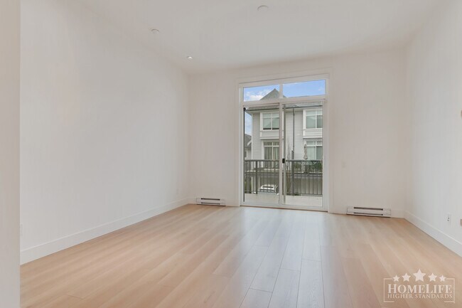 Photo du bâtiment - Stylish & Spacious 2-Bedroom, 2-Bathroom Townhome in Prime Abbotsford Location