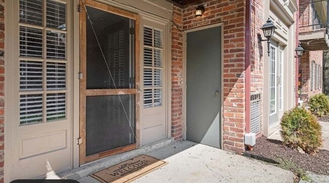 Building Photo - 920 Margarite Dr