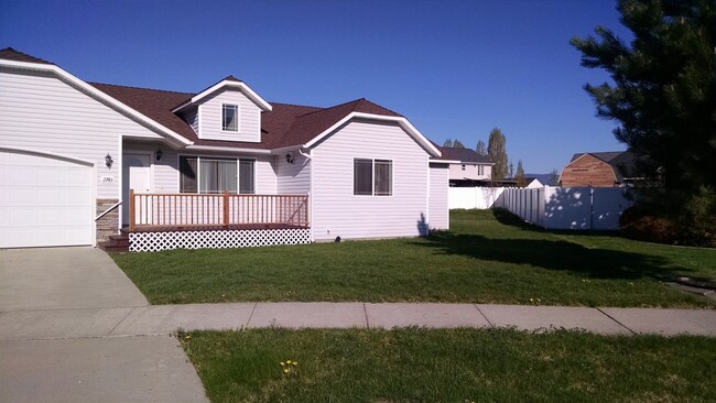 Building Photo - Beautiful home in Broadmoore Estates