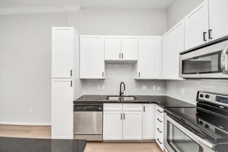 Building Photo - 6363 San Felipe St