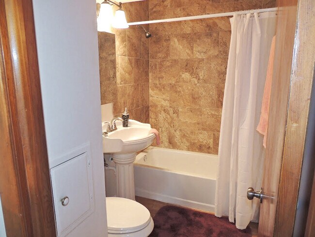 Foto del edificio - 245 E 262nd St