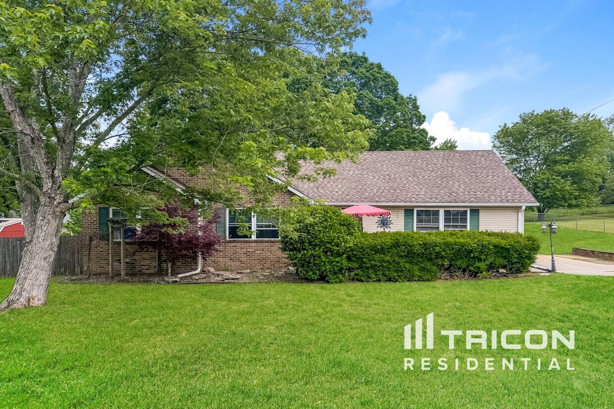 Foto principal - 325 Forrest Dr