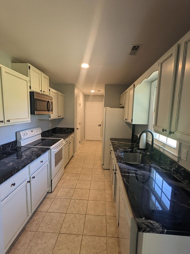 Primary Photo - 714 N Forty Rd