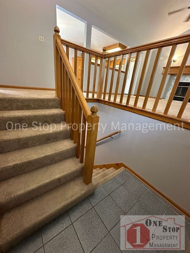 Foto del edificio - 3 bedroom, 2.5 bathroom home is desirable ...
