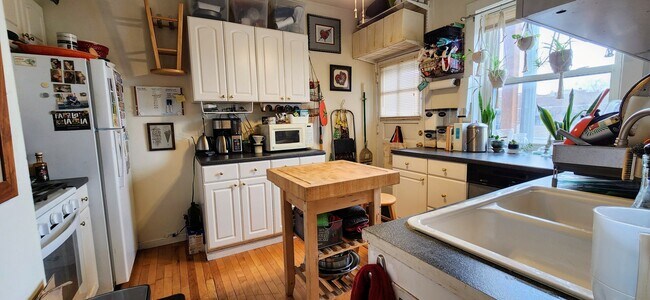 Foto del edificio - 1925 W Belle Plaine Ave