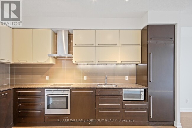 Building Photo - 770 Bay St.