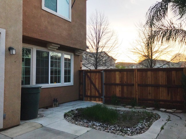 Foto del edificio - 1030 Sierra View Cir