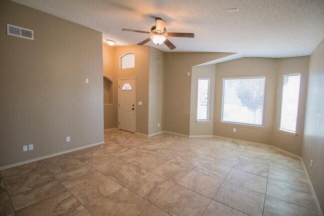 Foto del edificio - Amazing 3 bedroom 2 bath home in East El Paso!