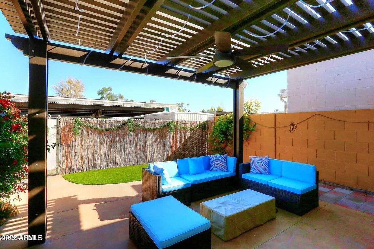 Foto principal - 8237 E Orange Blossom Ln