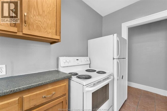 Building Photo - 476 Parent 2