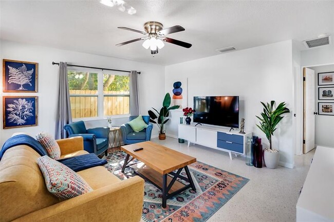 Building Photo - 3818 Villa Franca Ave