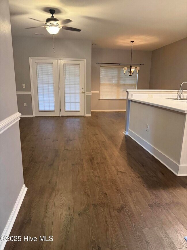 Foto del edificio - 2221 Locksley Woods Dr