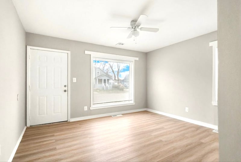 Primary Photo - 8499 Meadow Ave