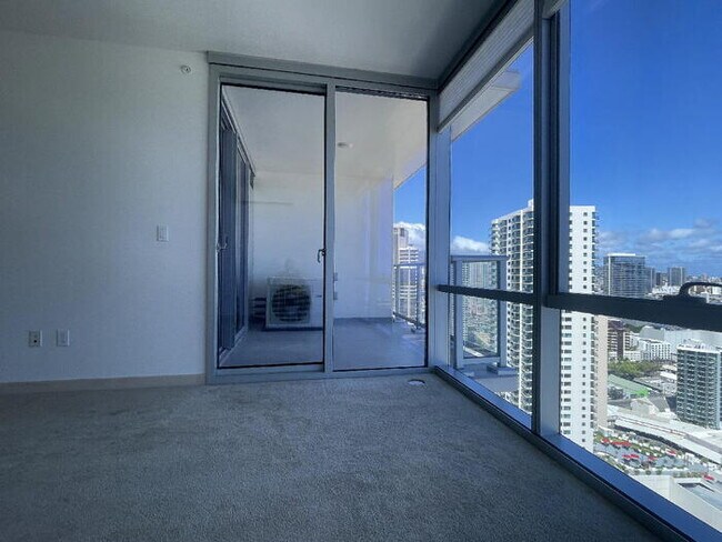 Foto del edificio - To register for the showing time below, no...