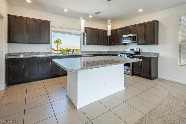 Foto del edificio - 8040 Carpenter Creek Ave