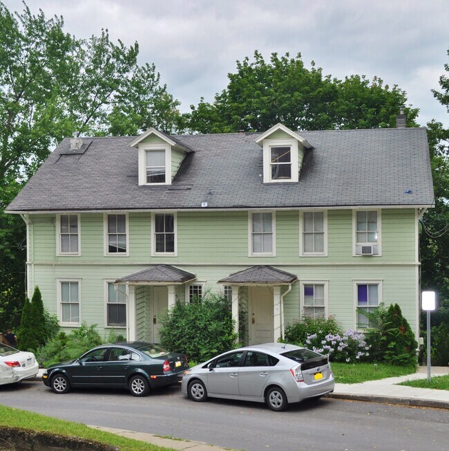 Building Photo - 110 Highland Pl
