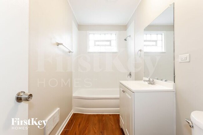 Building Photo - 4600 W 79th Pl
