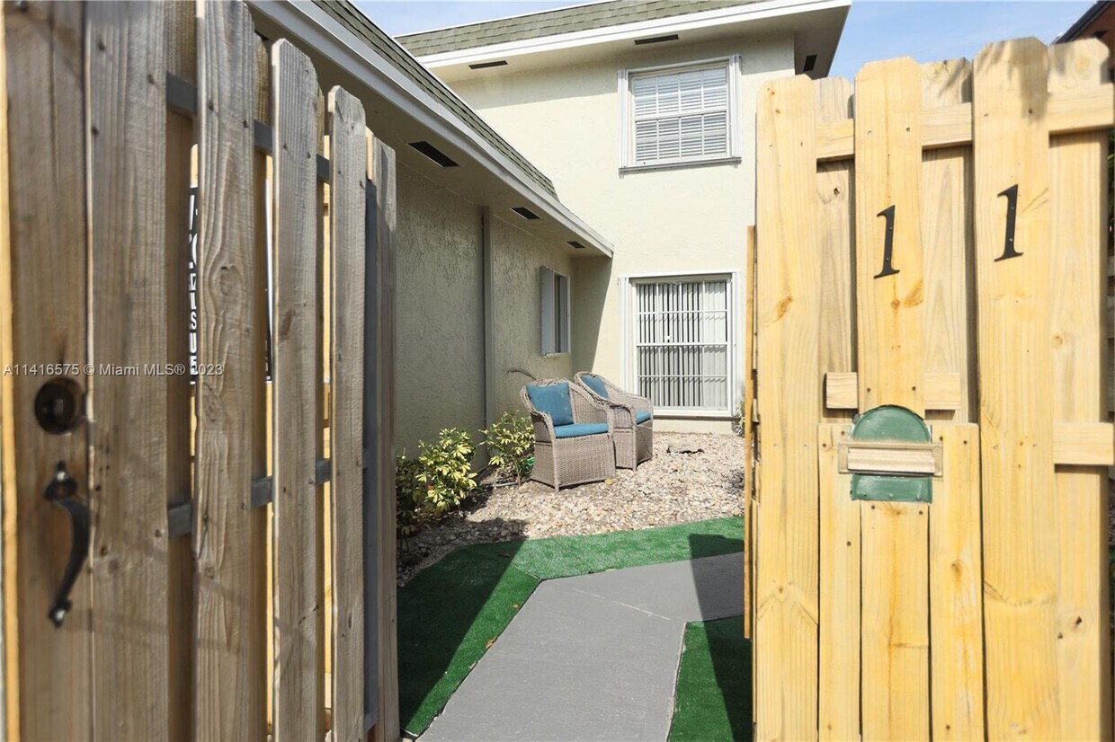 Foto principal - 1121-1123 N Andrews Ave