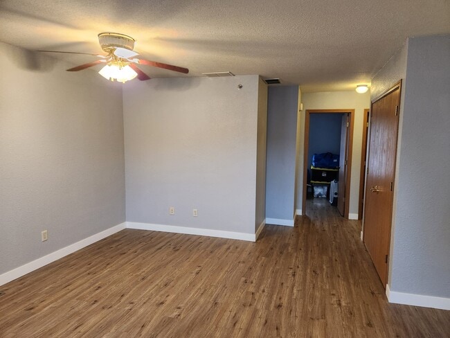Living room - 1008 S First St