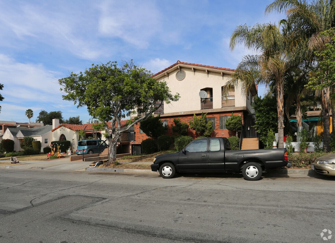 Primary Photo - 709 W Dryden St