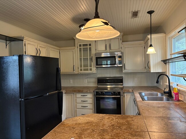 Building Photo - 3 Bedroom 2 Bath Home in Colington