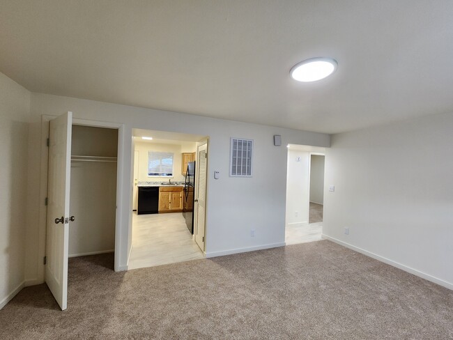Building Photo - 361 E 650 N