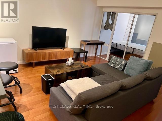 Building Photo - 711 Bay St.