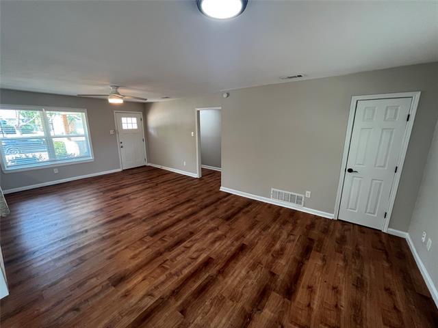 Foto del edificio - 3218 Maple Dr