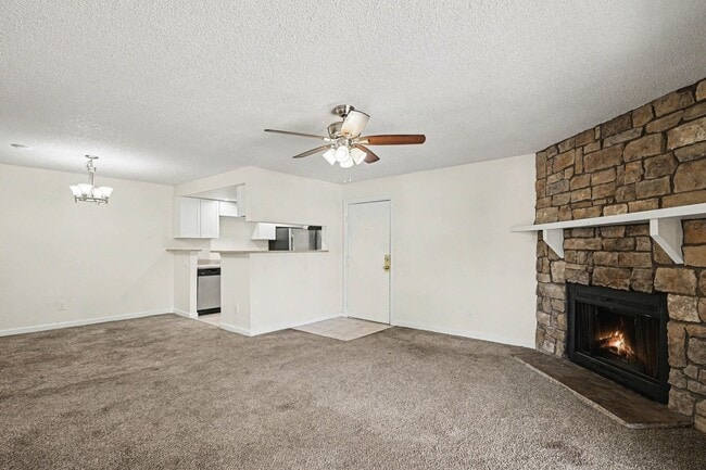Foto del edificio - Your Next Home Has It All: 3 Bedrooms, 2 Baths & Double Parking!