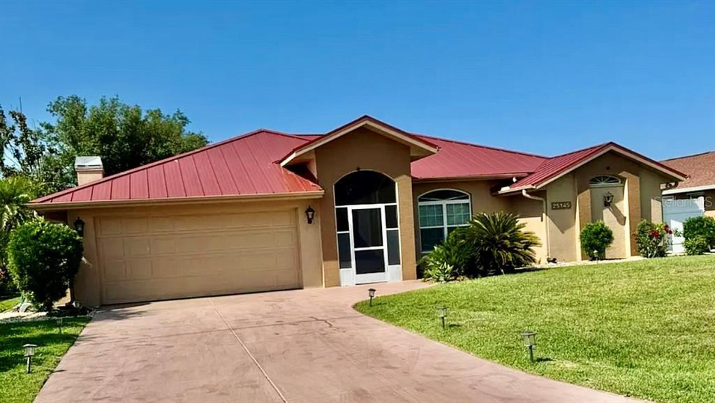 Foto principal - 25145 Mercedes Dr