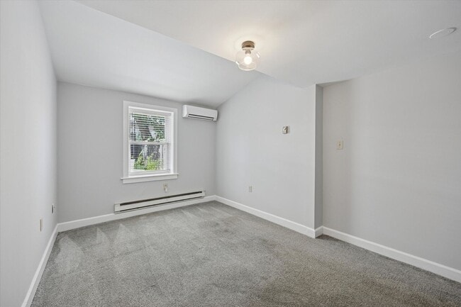 Building Photo - 117 E Miner St