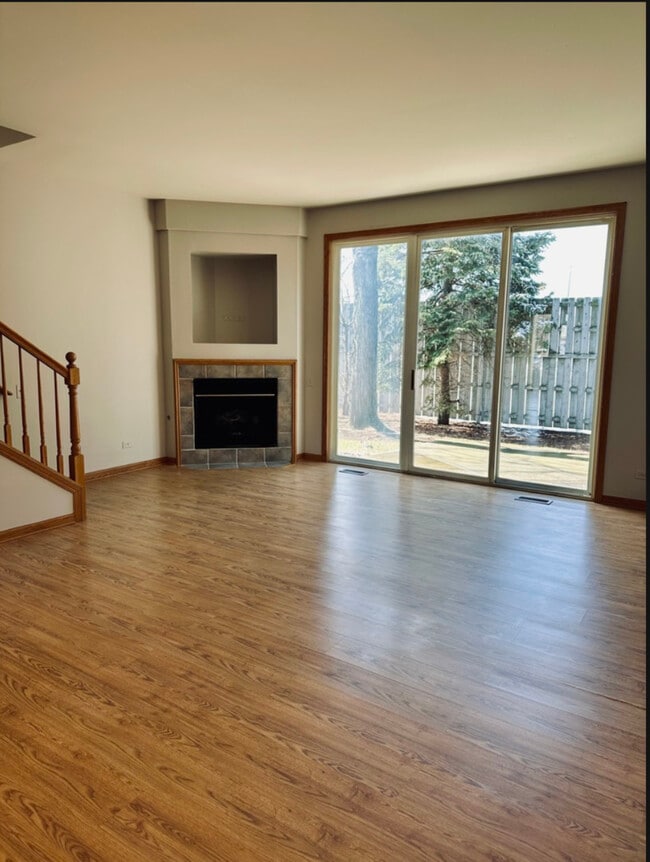 Foto del edificio - 709 Blossom Ct