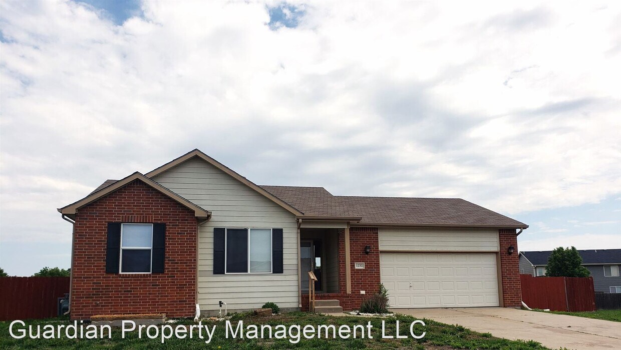 Primary Photo - 5 br, 3 bath House - 1232 E Village Estates