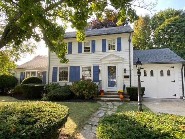 Building Photo - 2381 Cranston St