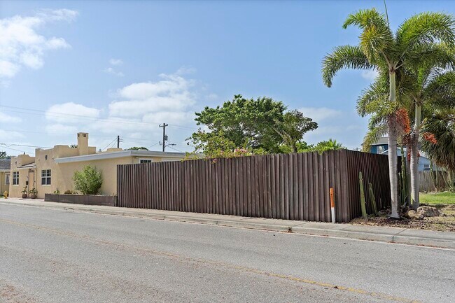 Building Photo - 615 7th Ave N