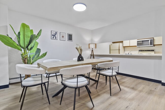 Building Photo - Wehnwood Court Apartments