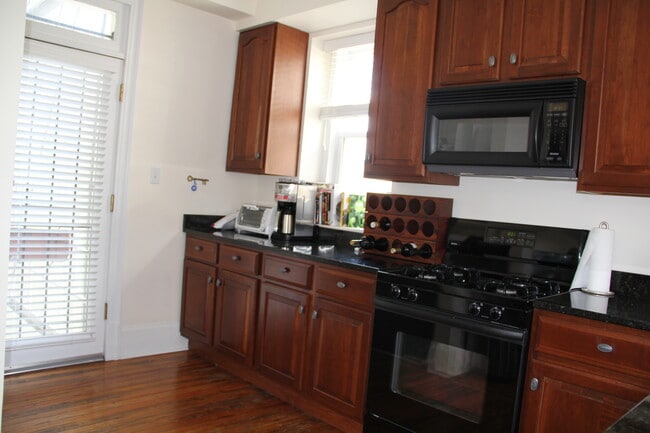 Building Photo - 1423 R St NW