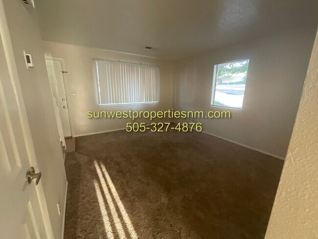 Foto del edificio - 1701 E Cliffside Dr