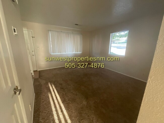 Building Photo - 1701 E Cliffside Dr