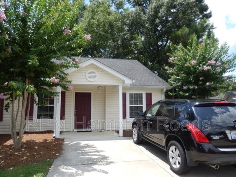 Foto principal - 7885 Park Gate Dr