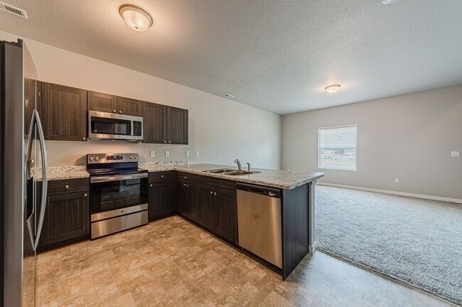 Building Photo - STYLISH 3-BEDROOM TOWNHOME w/ A/C **LIKE N...