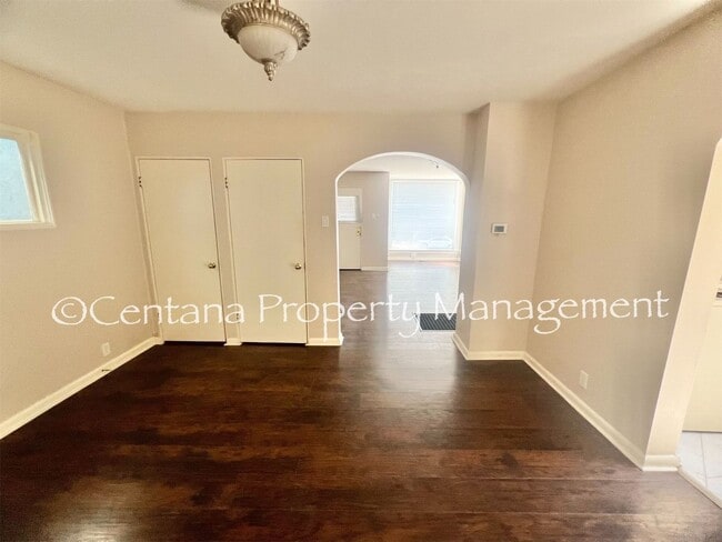 Building Photo - Beautiful 1 bedroom in a duplex!