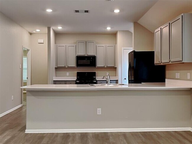 Building Photo - 10487 Pineland Dr