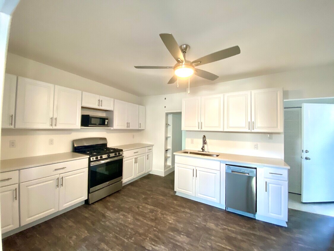 Foto principal - 373 3rd St