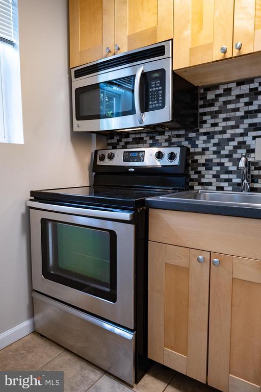 Foto del edificio - 1721 Queens Ln